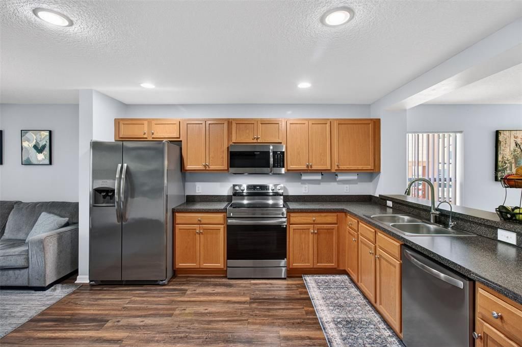 For Sale: $300,000 (3 beds, 2 baths, 1544 Square Feet)