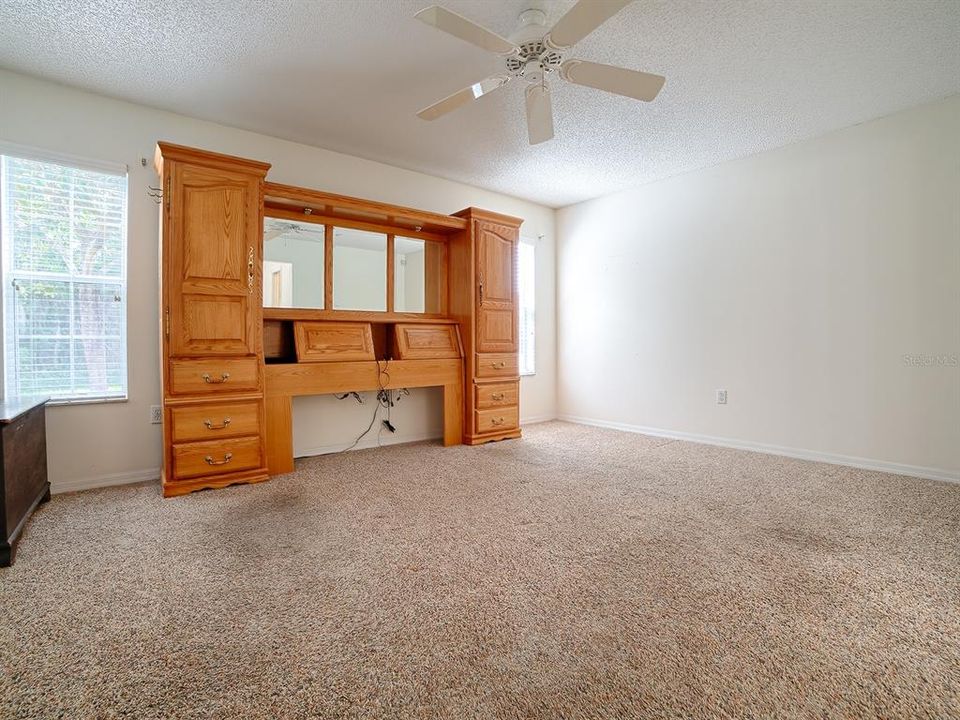 For Sale: $229,247 (3 beds, 2 baths, 1659 Square Feet)