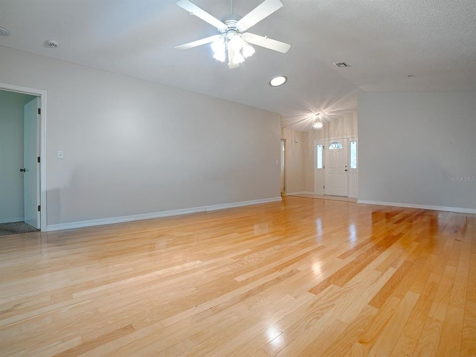 For Sale: $229,247 (3 beds, 2 baths, 1659 Square Feet)