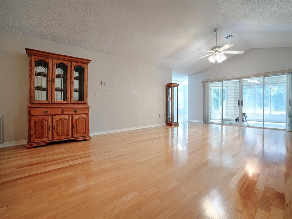 For Sale: $229,247 (3 beds, 2 baths, 1659 Square Feet)