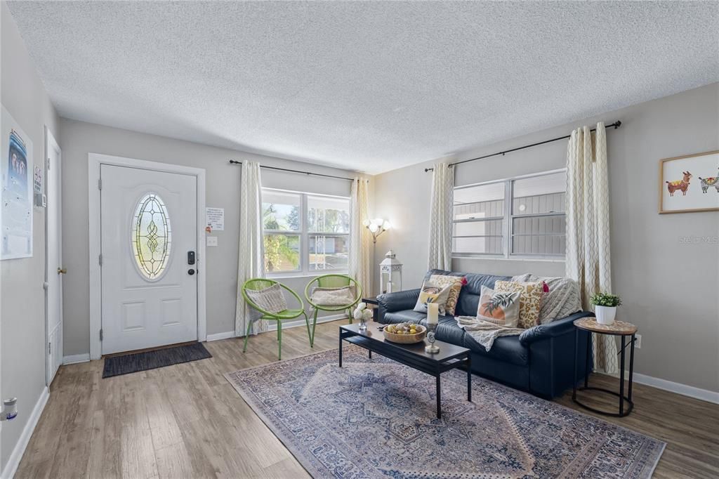 For Sale: $350,000 (3 beds, 1 baths, 1468 Square Feet)