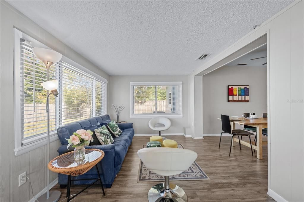 For Sale: $350,000 (3 beds, 1 baths, 1468 Square Feet)