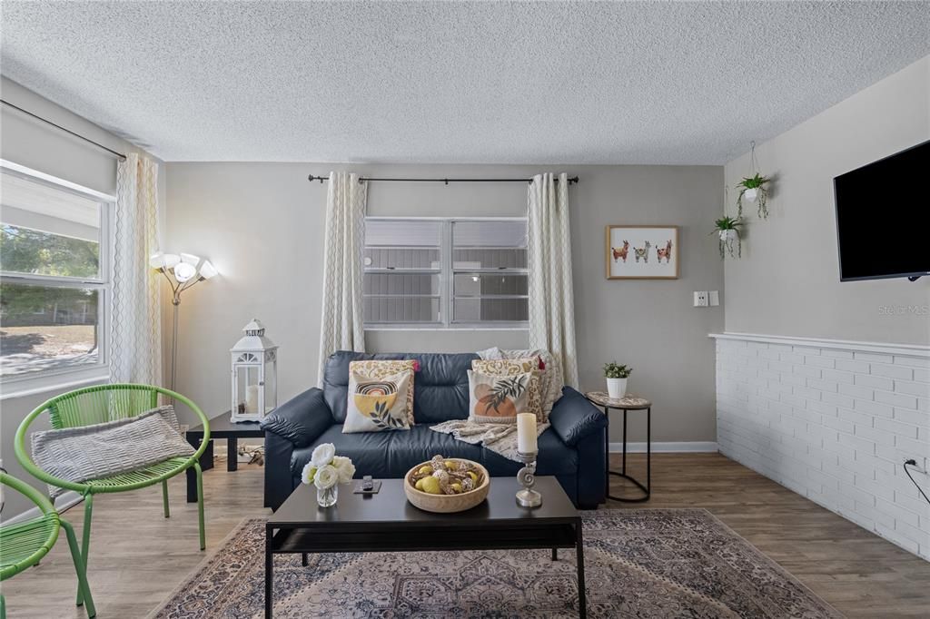 For Sale: $350,000 (3 beds, 1 baths, 1468 Square Feet)