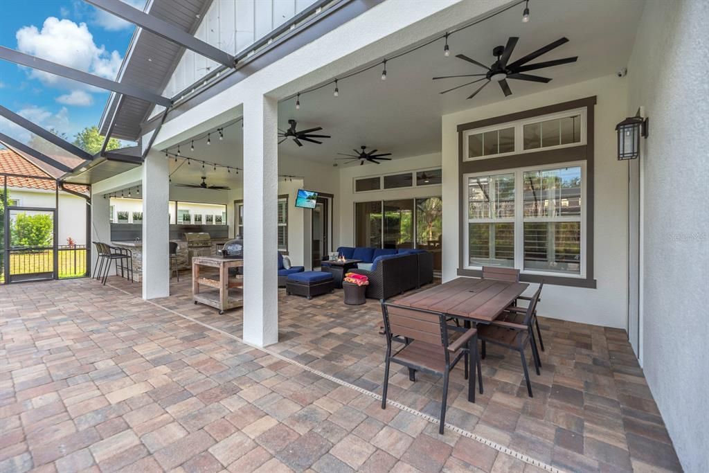 En Venta: $925,000 (4 camas, 3 baños, 3033 Pies cuadrados)