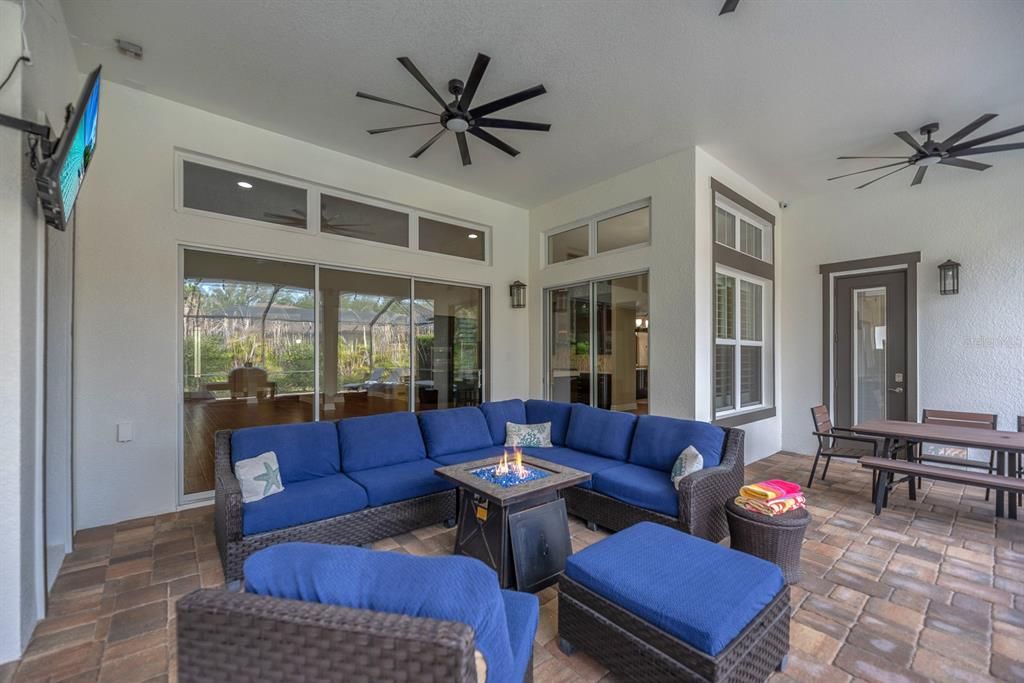 En Venta: $925,000 (4 camas, 3 baños, 3033 Pies cuadrados)