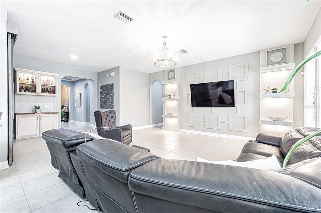 For Sale: $825,000 (4 beds, 3 baths, 2562 Square Feet)