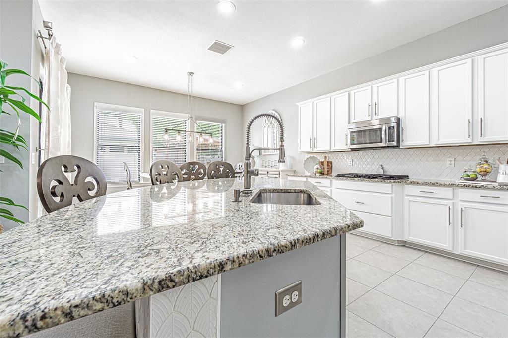 For Sale: $825,000 (4 beds, 3 baths, 2562 Square Feet)