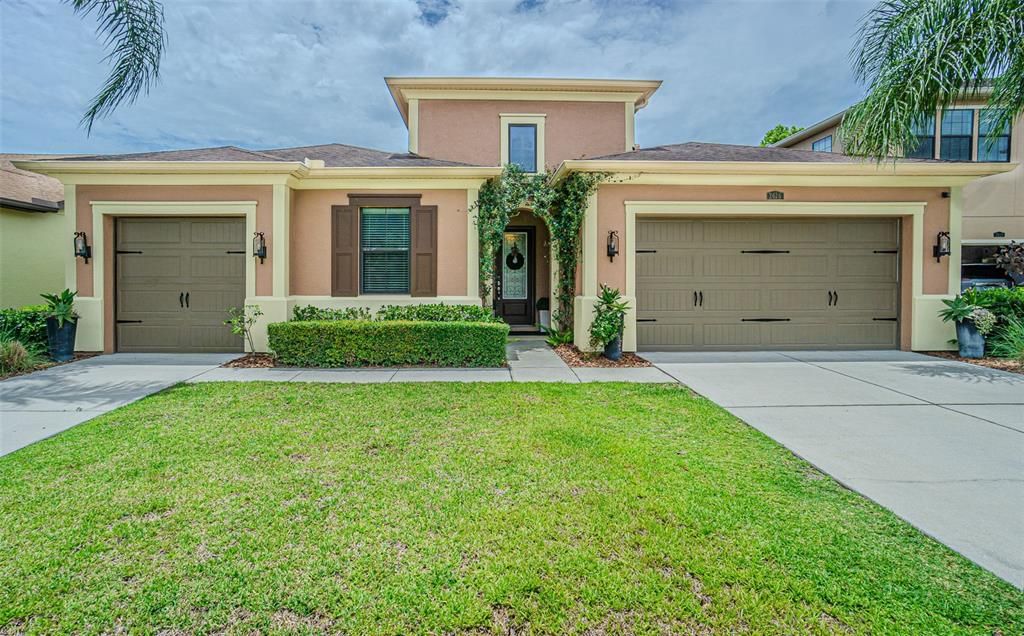 For Sale: $825,000 (4 beds, 3 baths, 2562 Square Feet)