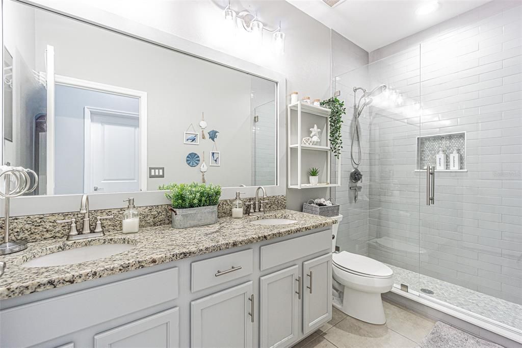 For Sale: $825,000 (4 beds, 3 baths, 2562 Square Feet)