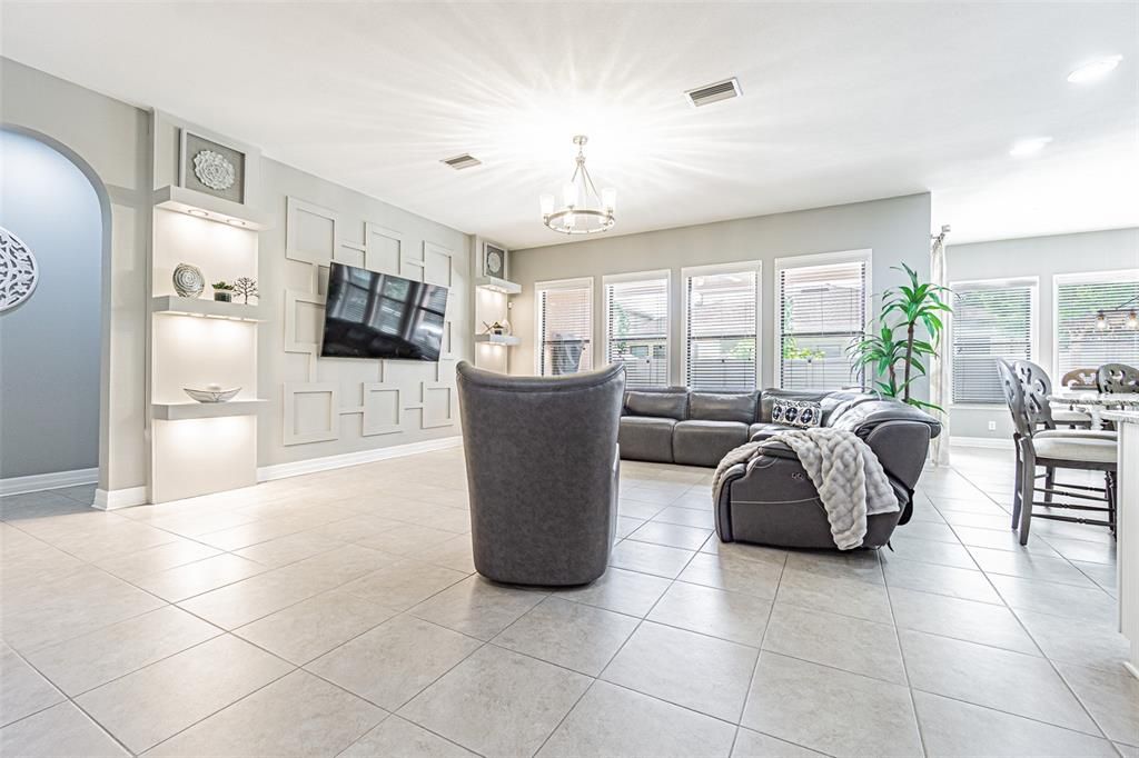 For Sale: $825,000 (4 beds, 3 baths, 2562 Square Feet)