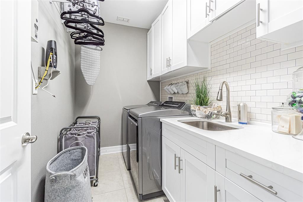 For Sale: $825,000 (4 beds, 3 baths, 2562 Square Feet)