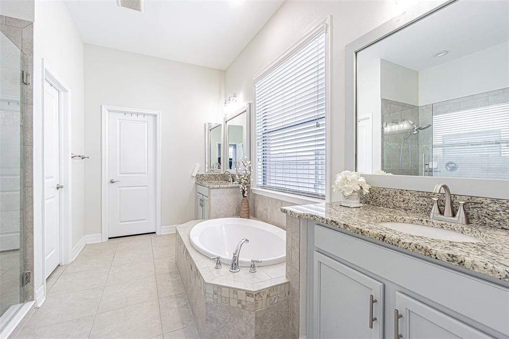 For Sale: $825,000 (4 beds, 3 baths, 2562 Square Feet)
