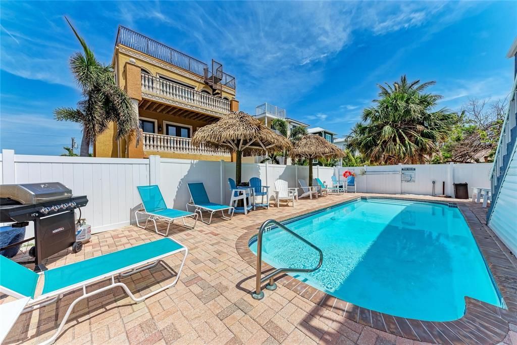 For Sale: $699,000 (2 beds, 2 baths, 720 Square Feet)