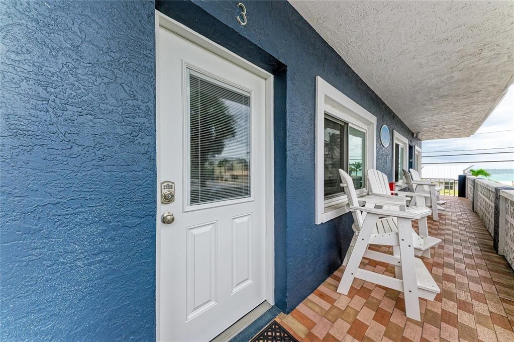 For Sale: $699,000 (2 beds, 2 baths, 720 Square Feet)