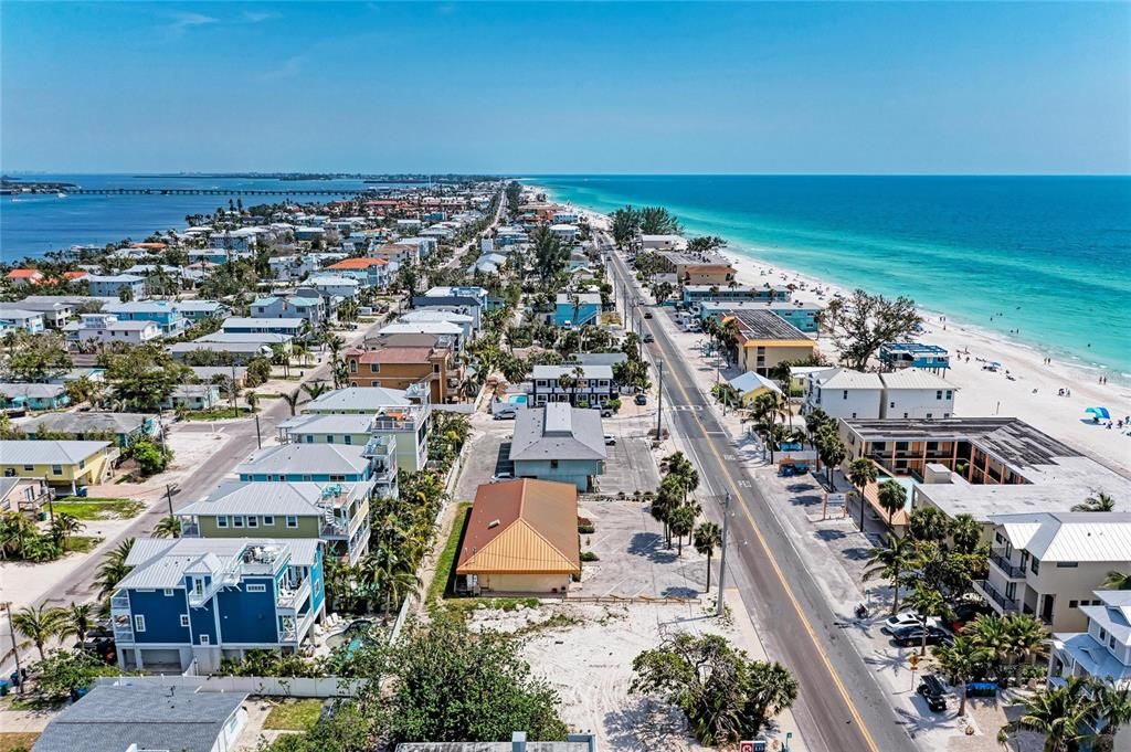 For Sale: $699,000 (2 beds, 2 baths, 720 Square Feet)