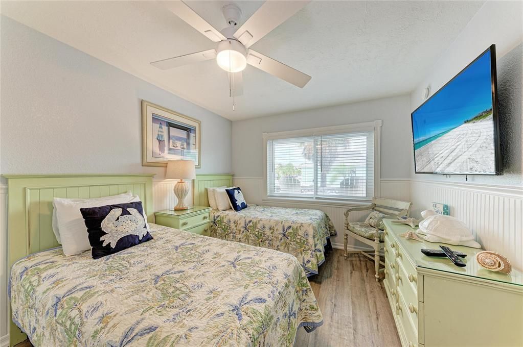 For Sale: $699,000 (2 beds, 2 baths, 720 Square Feet)