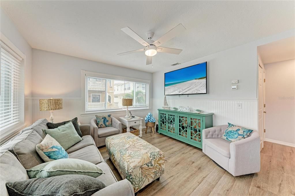 For Sale: $699,000 (2 beds, 2 baths, 720 Square Feet)