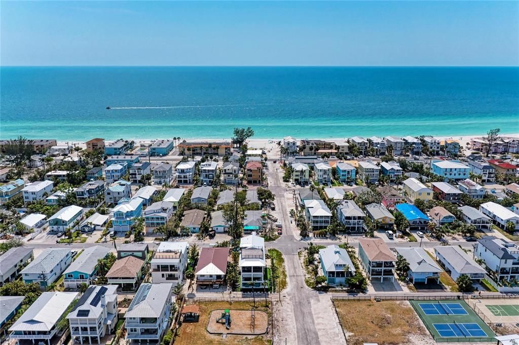 For Sale: $699,000 (2 beds, 2 baths, 720 Square Feet)