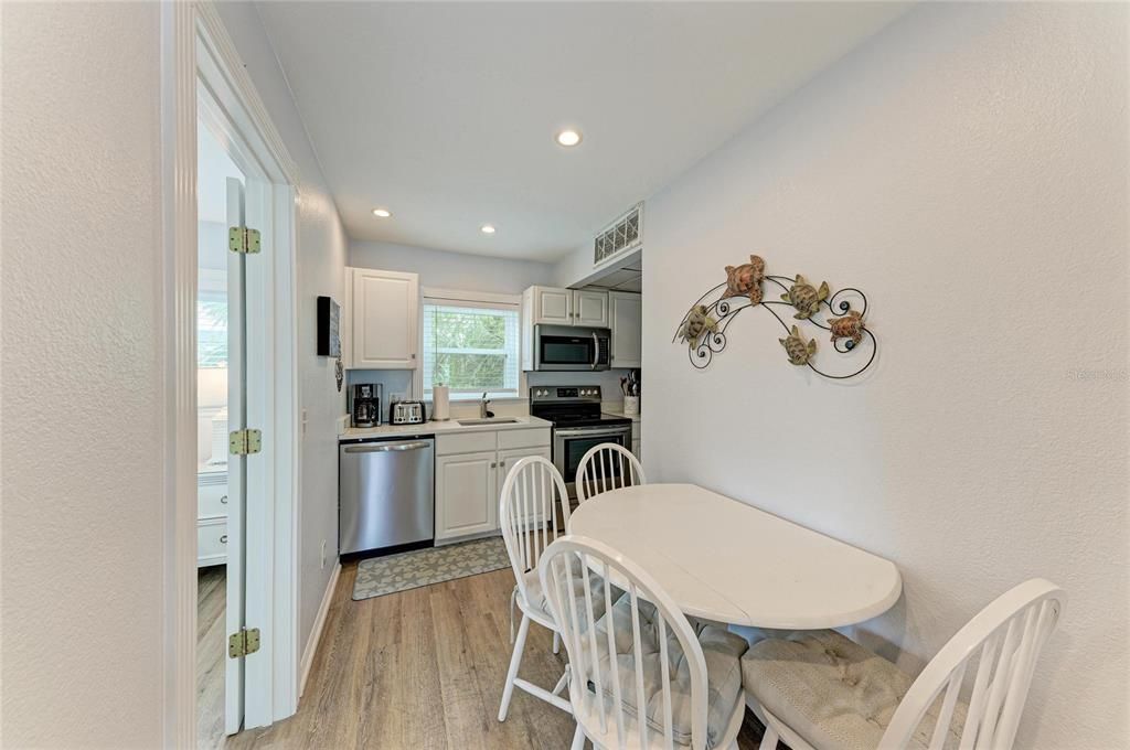For Sale: $699,000 (2 beds, 2 baths, 720 Square Feet)