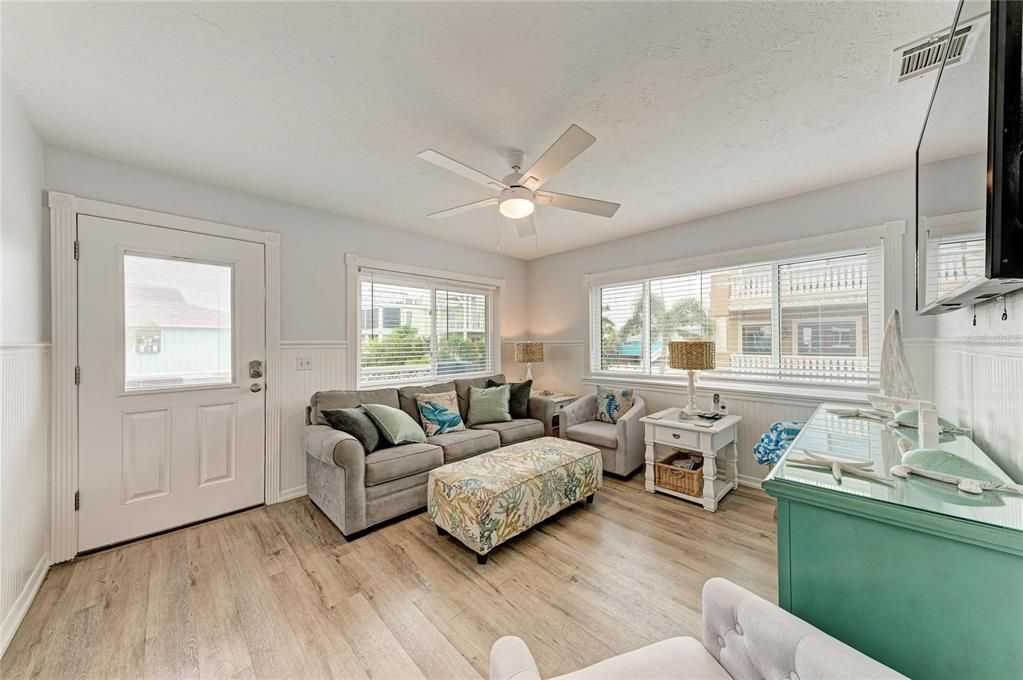 For Sale: $699,000 (2 beds, 2 baths, 720 Square Feet)