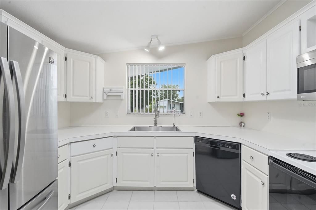 For Sale: $255,000 (2 beds, 2 baths, 1296 Square Feet)