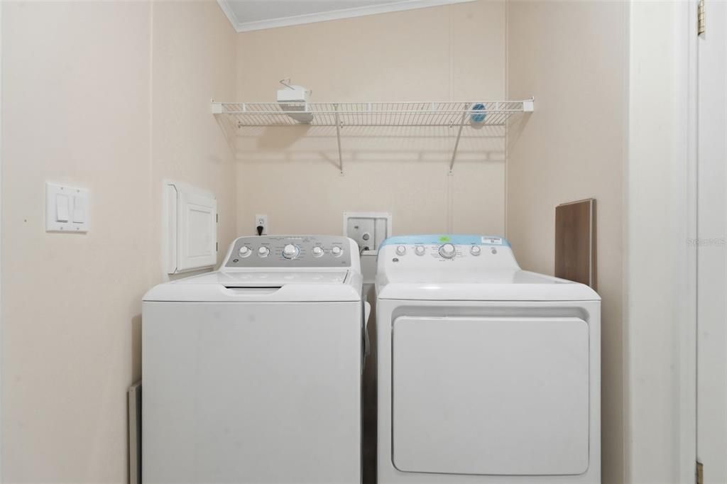 For Sale: $255,000 (2 beds, 2 baths, 1296 Square Feet)