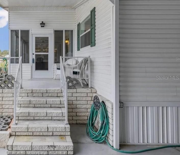 For Sale: $255,000 (2 beds, 2 baths, 1296 Square Feet)
