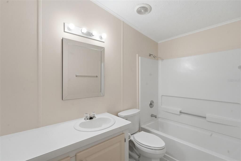 For Sale: $255,000 (2 beds, 2 baths, 1296 Square Feet)