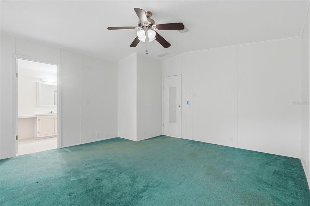 For Sale: $255,000 (2 beds, 2 baths, 1296 Square Feet)