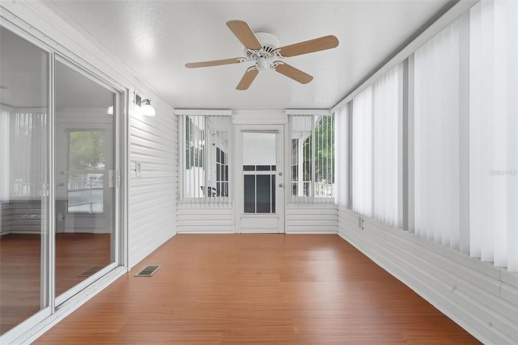 For Sale: $255,000 (2 beds, 2 baths, 1296 Square Feet)