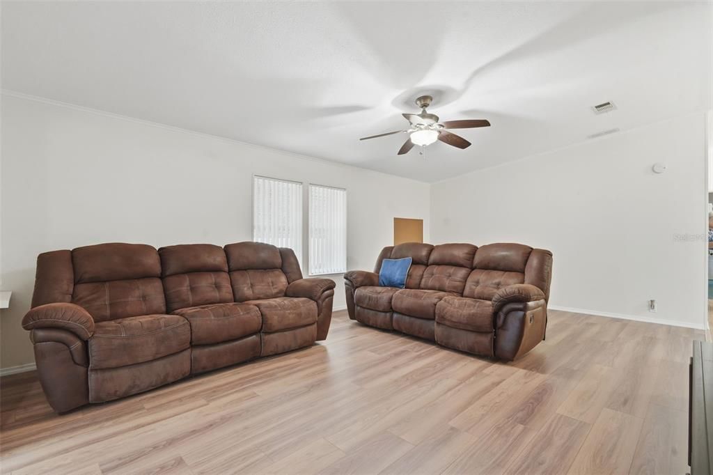 For Sale: $255,000 (2 beds, 2 baths, 1296 Square Feet)