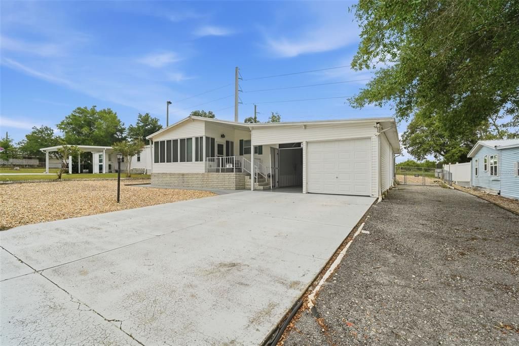 For Sale: $255,000 (2 beds, 2 baths, 1296 Square Feet)