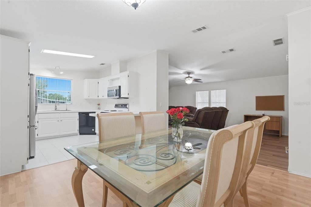 For Sale: $255,000 (2 beds, 2 baths, 1296 Square Feet)