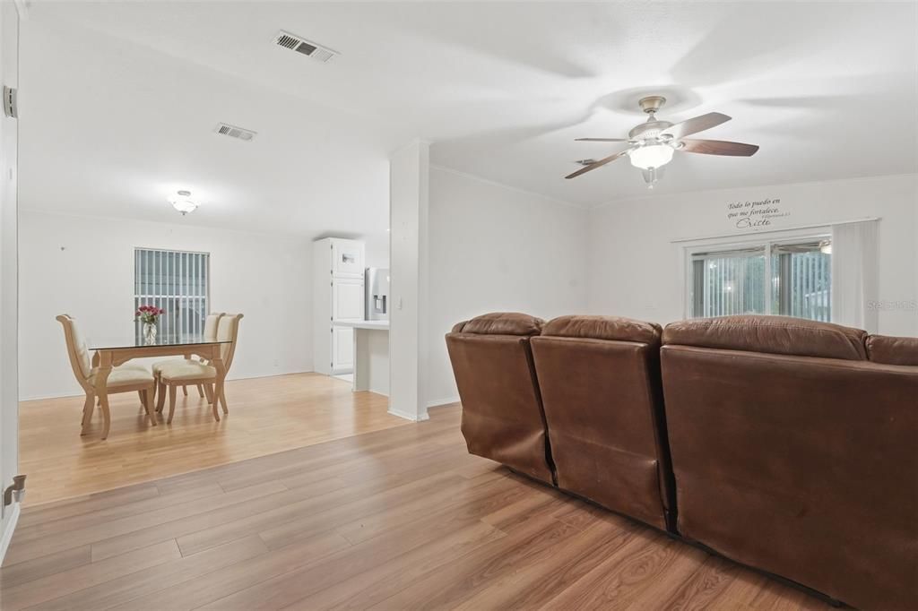 For Sale: $255,000 (2 beds, 2 baths, 1296 Square Feet)