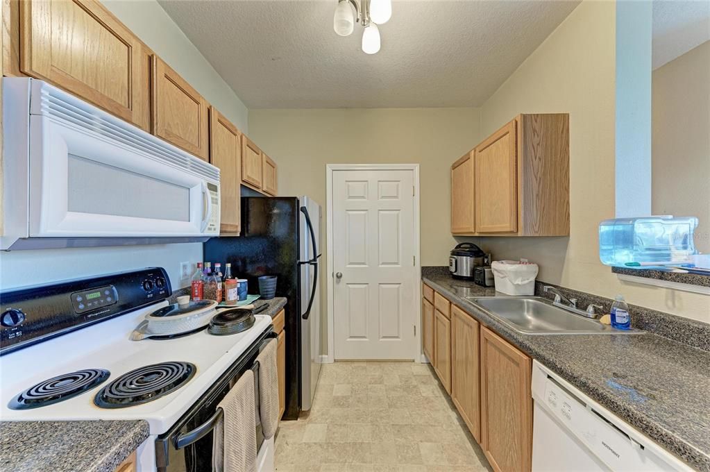 For Sale: $179,000 (2 beds, 1 baths, 1008 Square Feet)