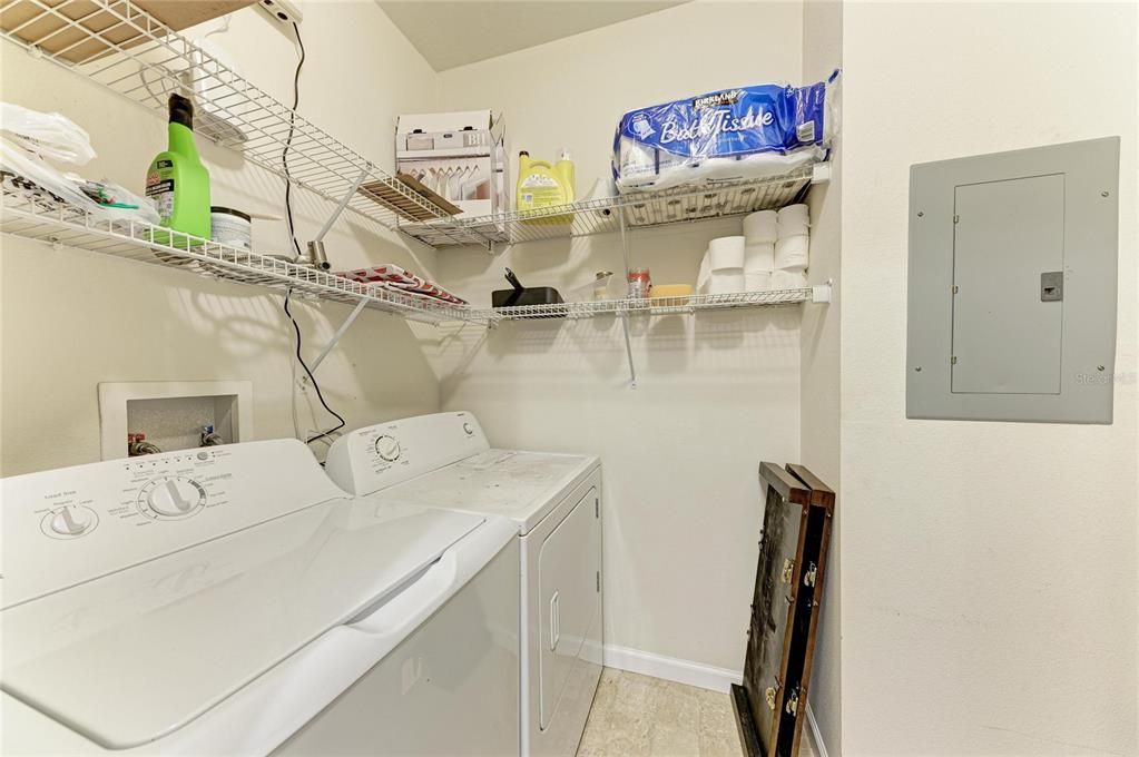 For Sale: $179,000 (2 beds, 1 baths, 1008 Square Feet)