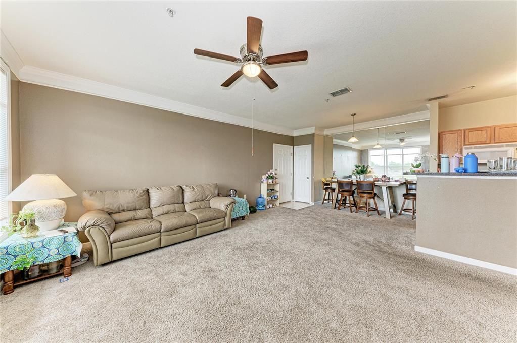 For Sale: $179,000 (2 beds, 1 baths, 1008 Square Feet)