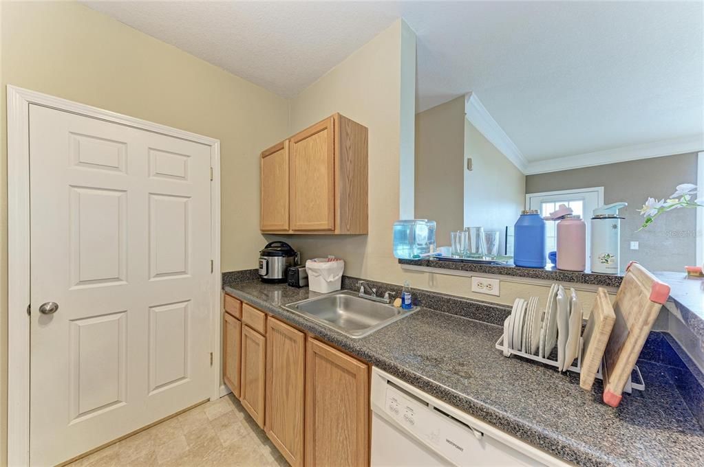 For Sale: $179,000 (2 beds, 1 baths, 1008 Square Feet)