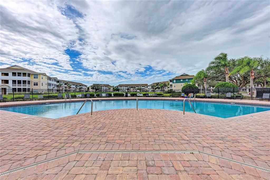 For Sale: $179,000 (2 beds, 1 baths, 1008 Square Feet)