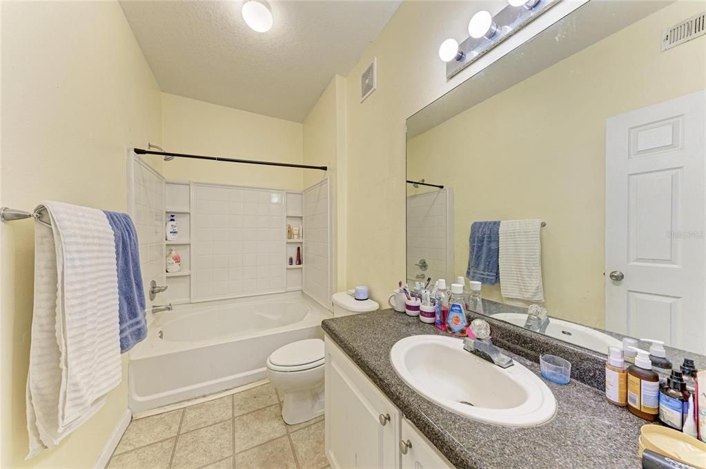 For Sale: $179,000 (2 beds, 1 baths, 1008 Square Feet)