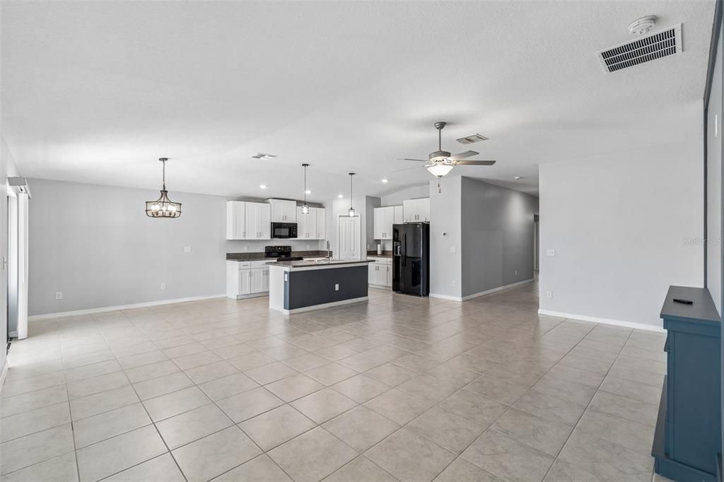 For Sale: $429,900 (4 beds, 2 baths, 1936 Square Feet)