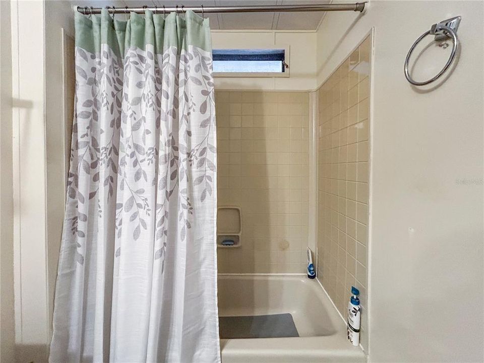 For Sale: $155,000 (2 beds, 2 baths, 1056 Square Feet)