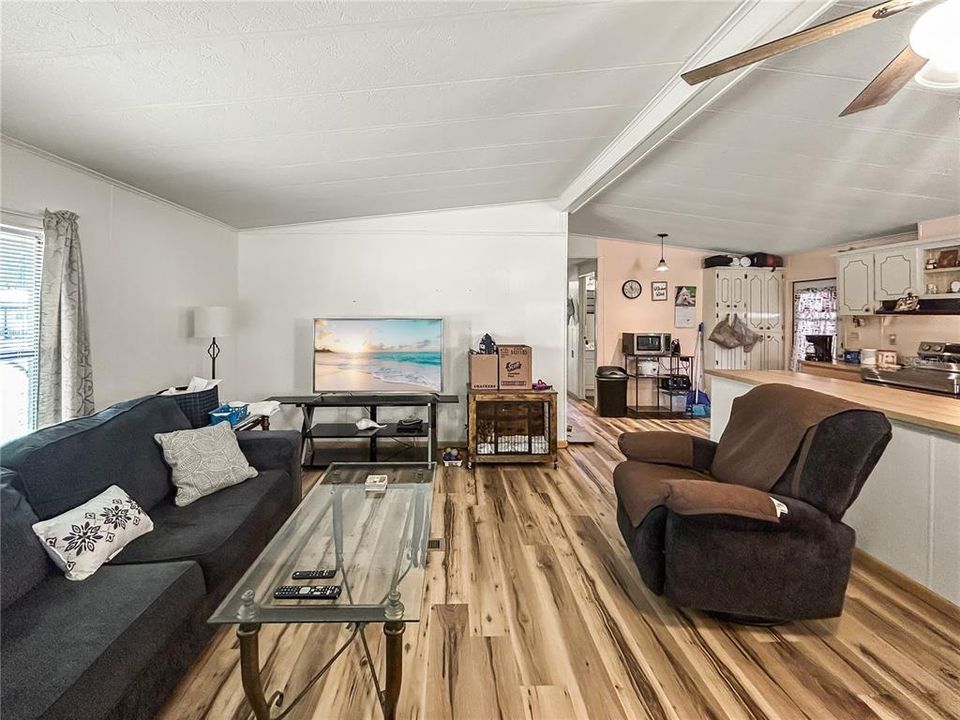 For Sale: $155,000 (2 beds, 2 baths, 1056 Square Feet)