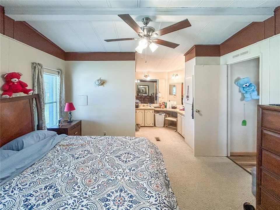 For Sale: $155,000 (2 beds, 2 baths, 1056 Square Feet)