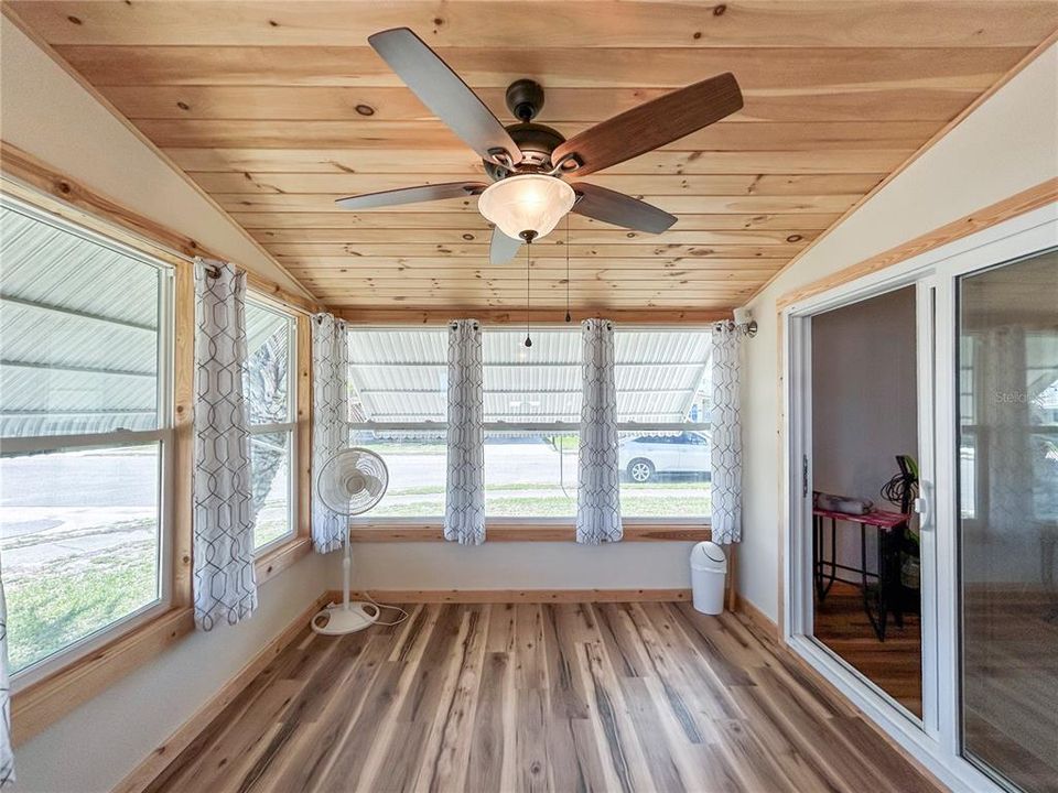 For Sale: $155,000 (2 beds, 2 baths, 1056 Square Feet)