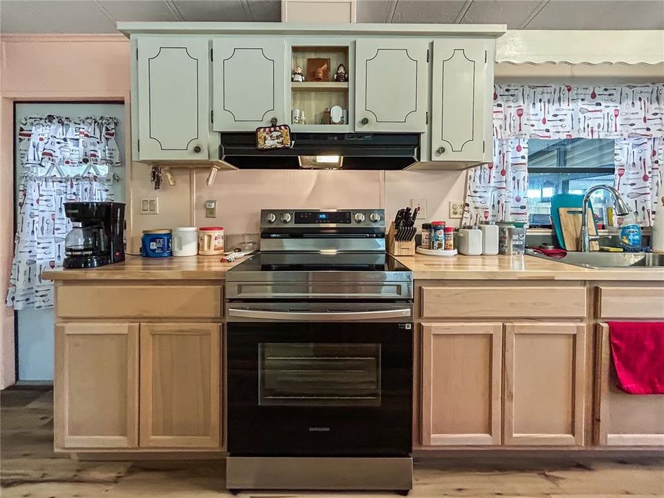 For Sale: $155,000 (2 beds, 2 baths, 1056 Square Feet)