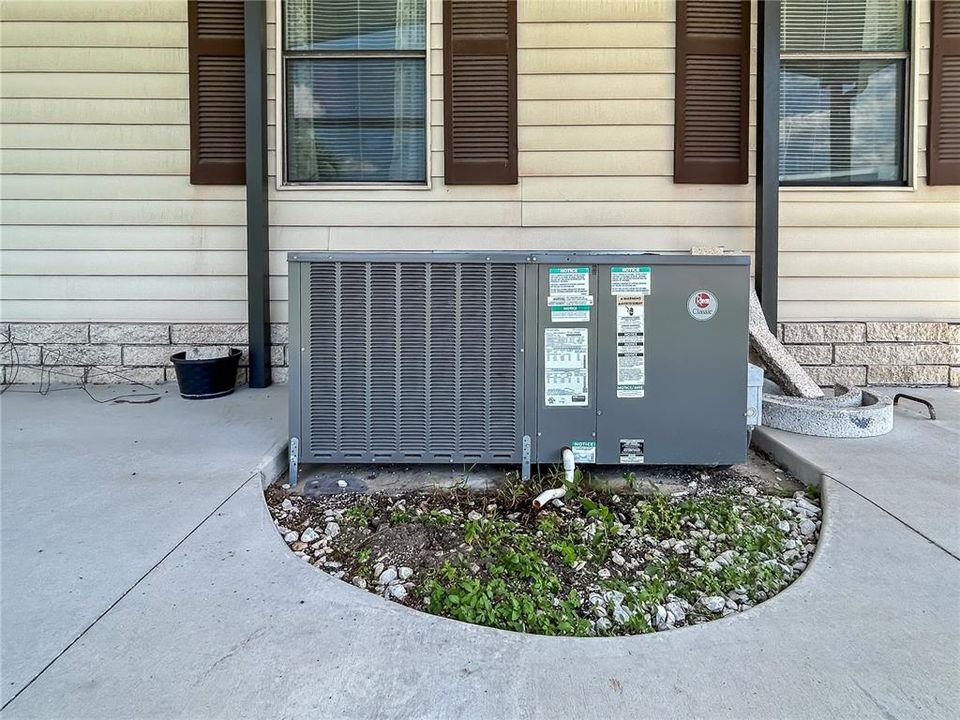 For Sale: $155,000 (2 beds, 2 baths, 1056 Square Feet)
