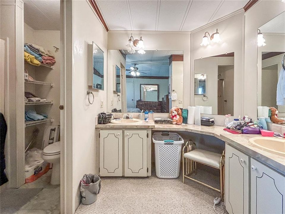 For Sale: $155,000 (2 beds, 2 baths, 1056 Square Feet)