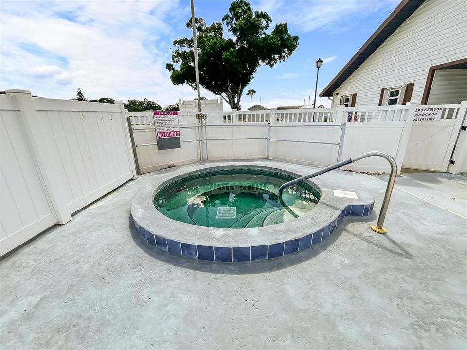 For Sale: $155,000 (2 beds, 2 baths, 1056 Square Feet)