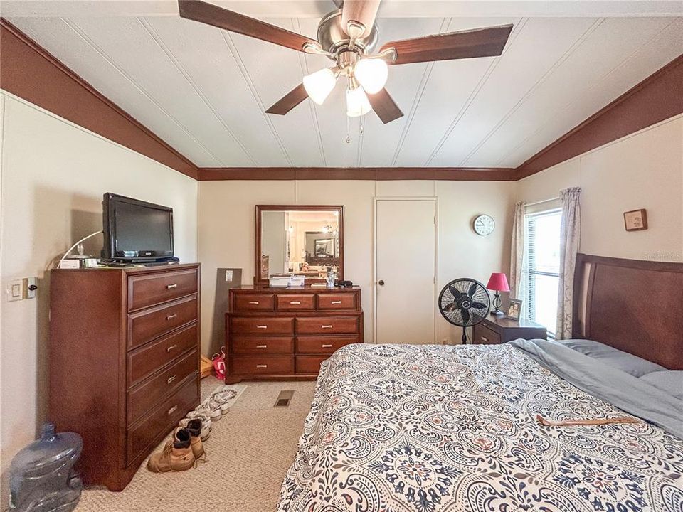 For Sale: $155,000 (2 beds, 2 baths, 1056 Square Feet)
